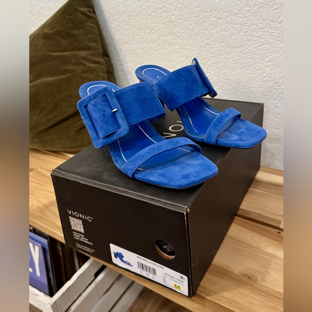 Vionic Brookell Buckle Strap Sandal